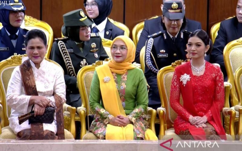 Kebaya “Merah Putih” Selvi Ananda dan Iriana simbolkan cinta Indonesia